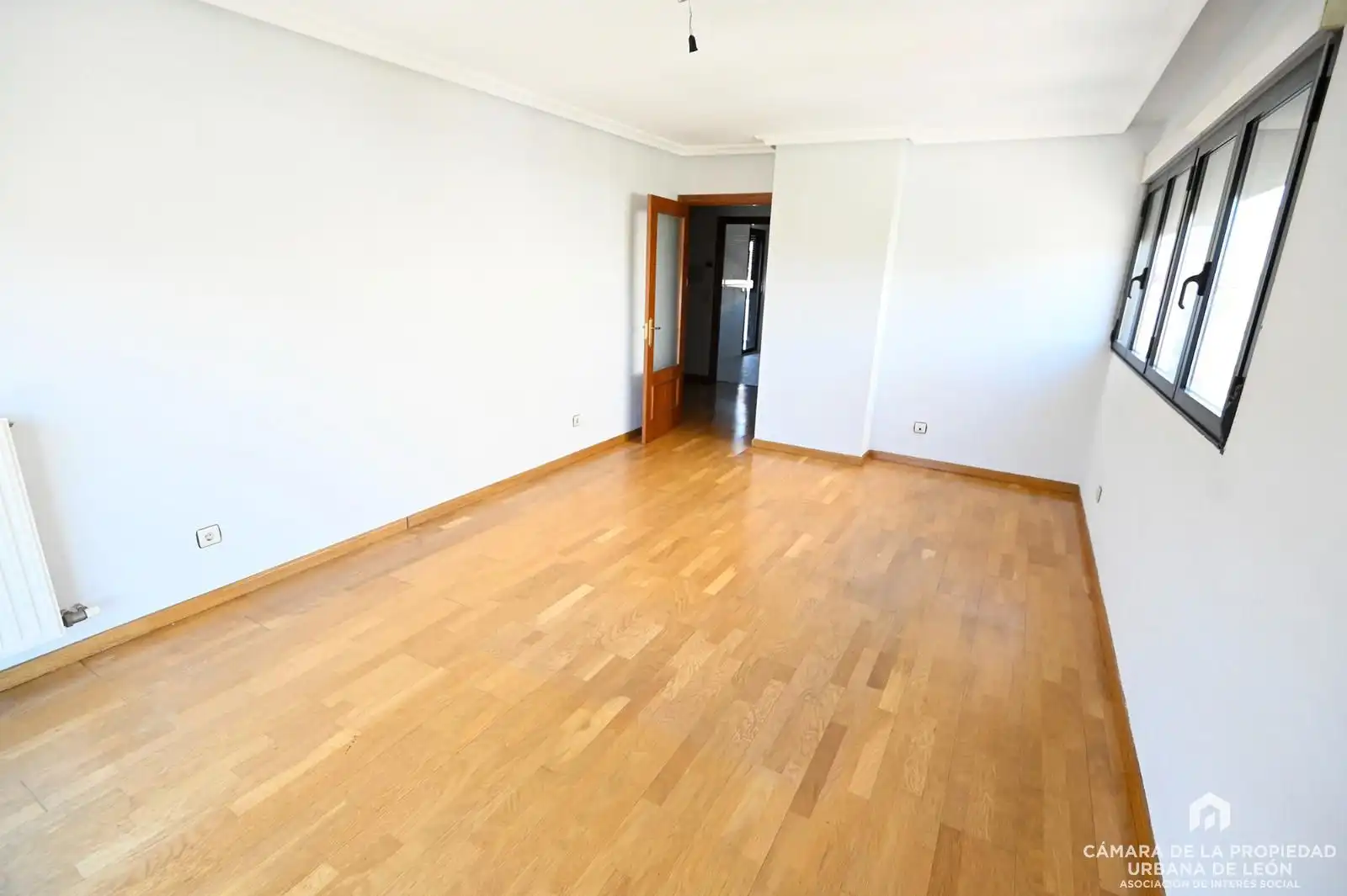Habitación de Piso en venta en León Capital  con Calefacción, Terraza y Trastero
