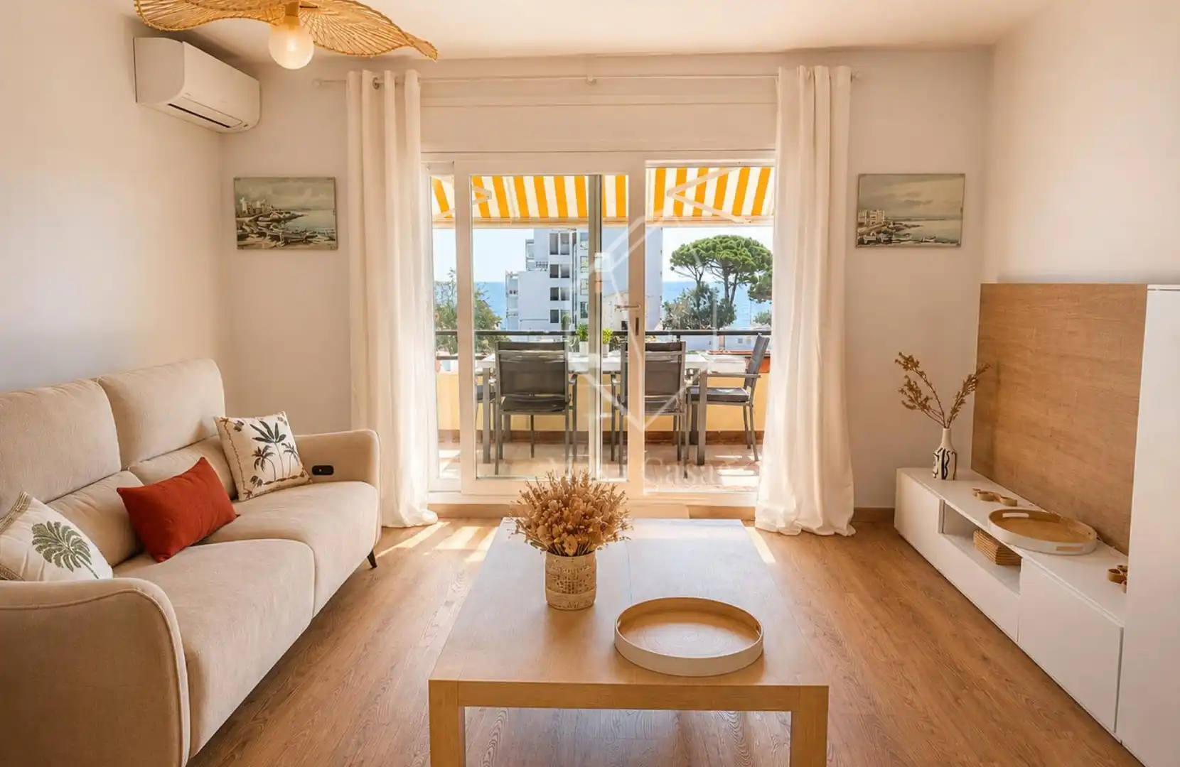Sala de estar de Apartamento en venta en L'Escala con Aire acondicionado, Calefacción y Terraza