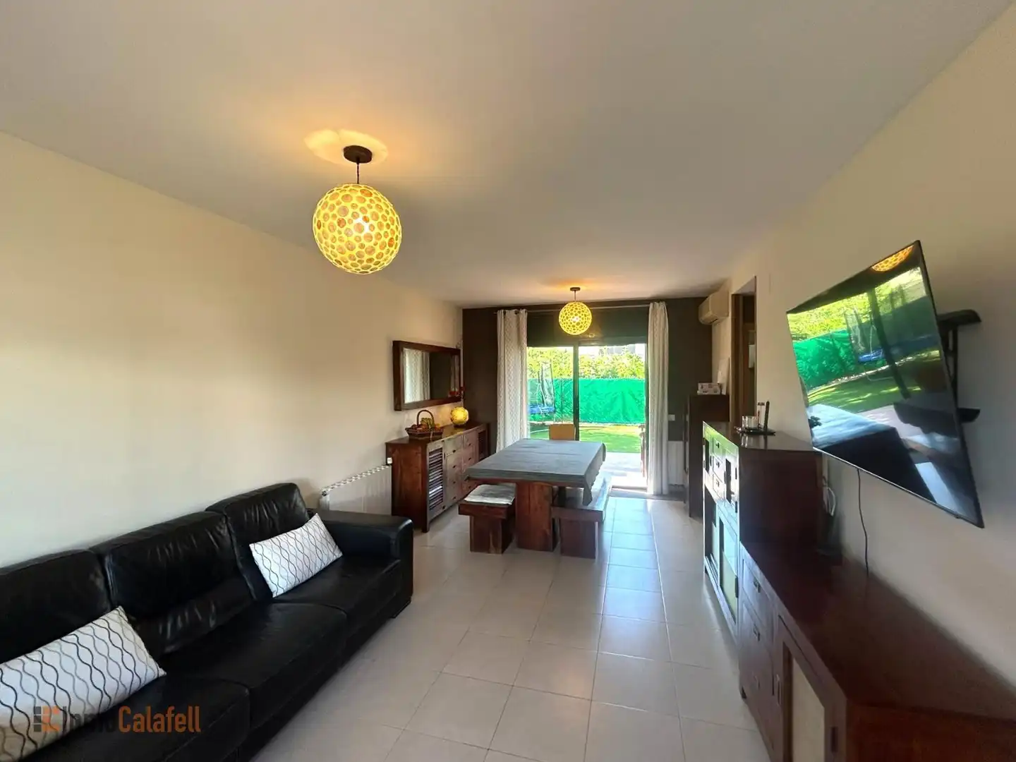 Sala de estar de Casa adosada en venta en Calafell con Aire acondicionado, Calefacción y Jardín privado