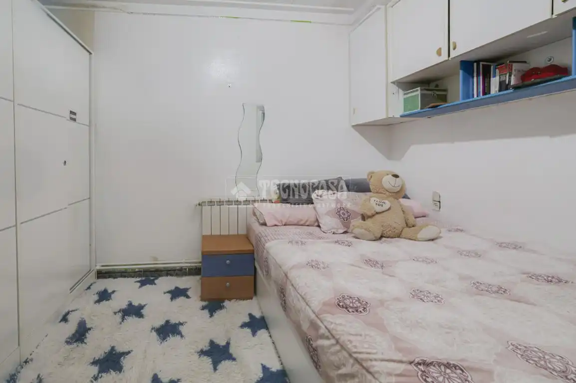 Dormitori de Pis en venda en Terrassa amb Terrassa i Balcó