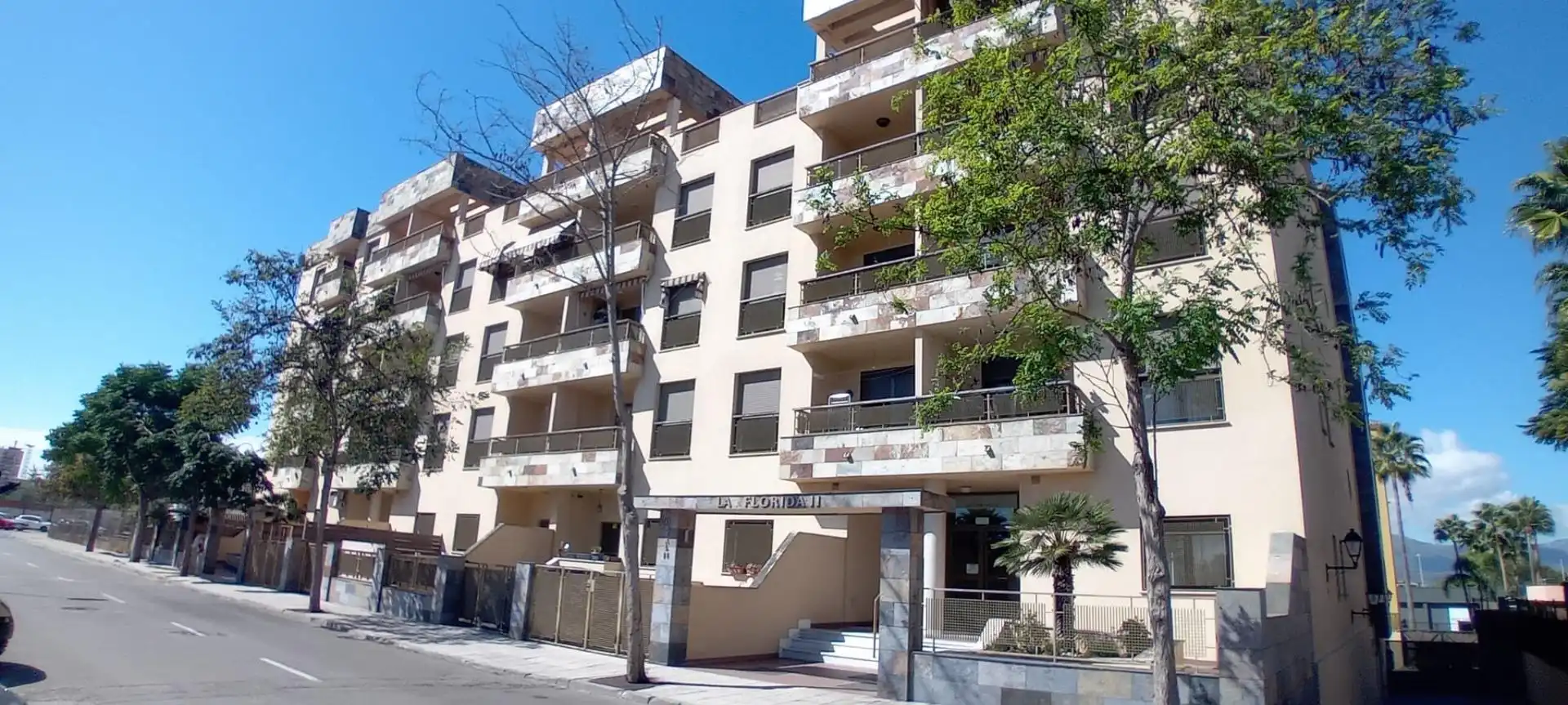 Flat with terrace for sale in La Reconquista - El Rosario