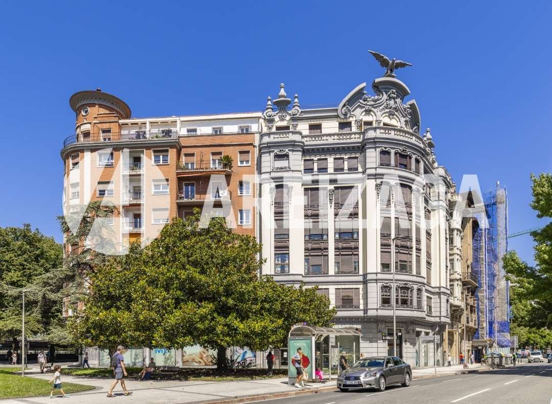 Vista exterior de Pis en venda en Donostia - San Sebastián  amb Calefacció i Balcó