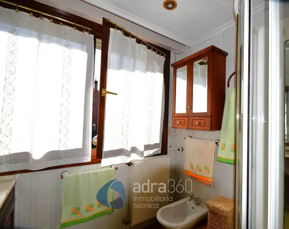 Habitación de Casa adosada en venta en Lardero con Calefacción, Terraza y Trastero