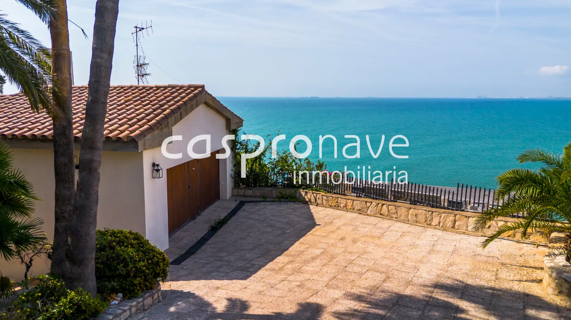 Vista exterior de Casa o xalet en venda en Oropesa del Mar / Orpesa amb Jardí privat, Terrassa i Piscina