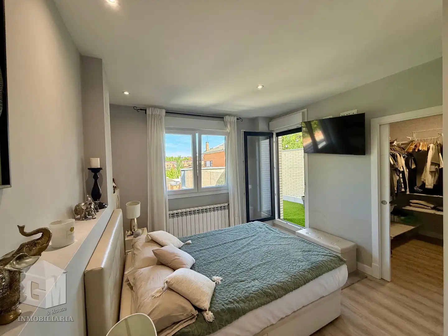 Schlafzimmer von Einfamilien-Reihenhaus zum Verkauf in Arroyomolinos (Madrid) mit Klimaanlage, Heizung und Privatgarten