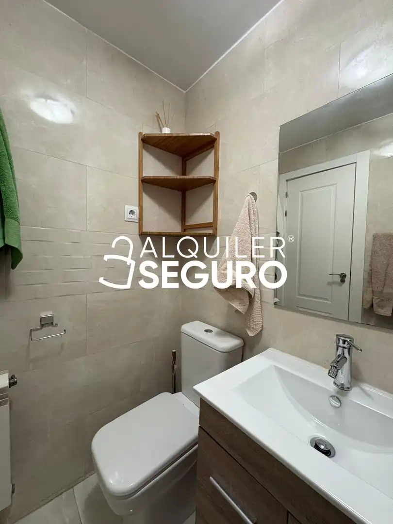 Bathroom of Flat for rent in Puente de Vallecas