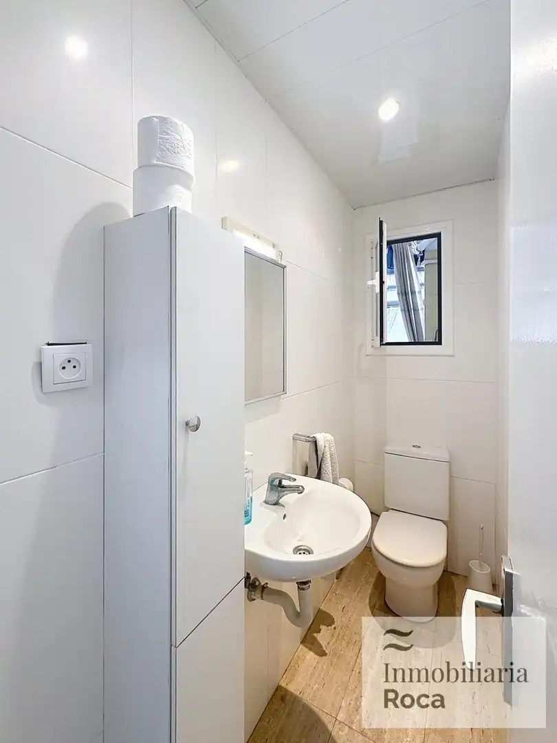 Bany de Apartament en venda en Barcelona amb Balcó