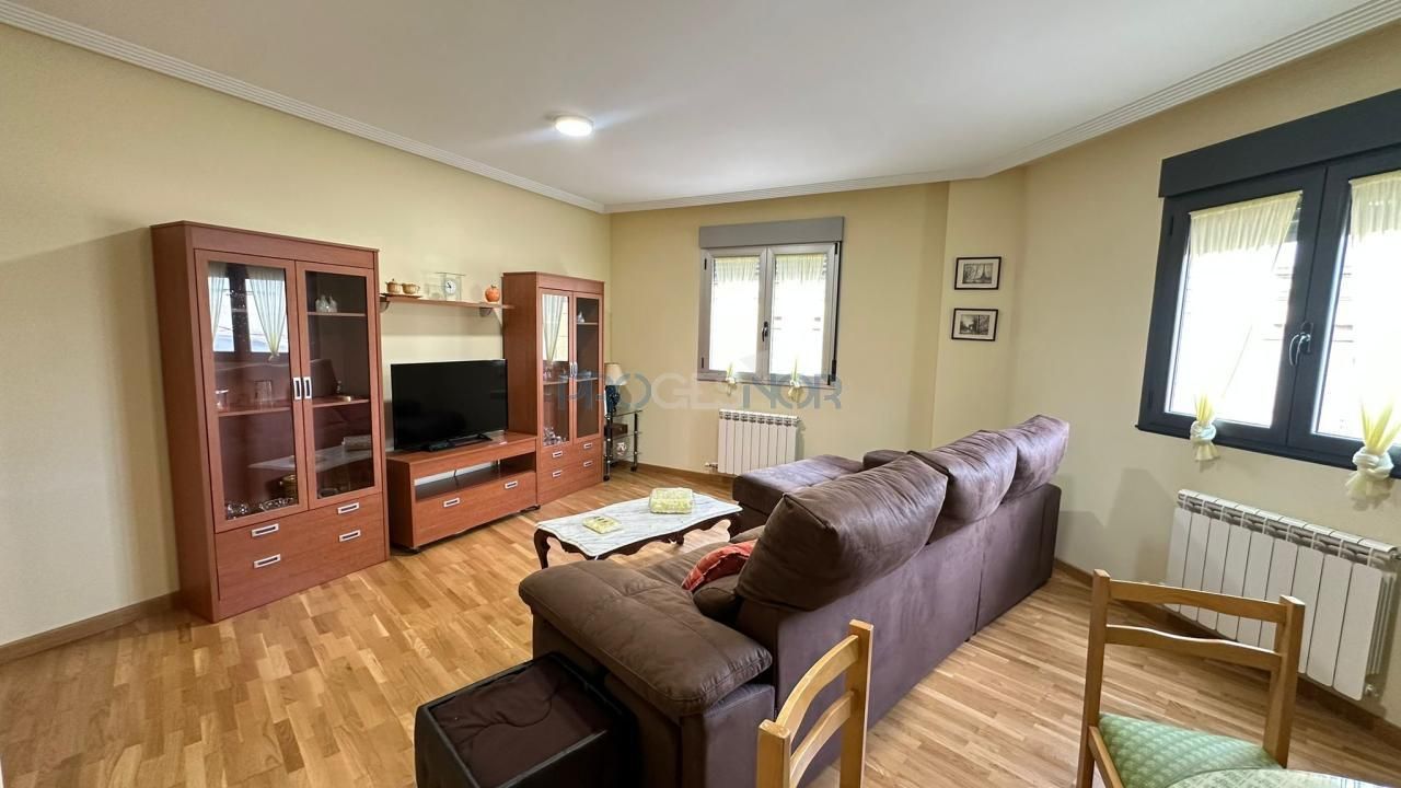 Sala de estar de Piso en venta en León Capital  con Calefacción, Trastero y Amueblado
