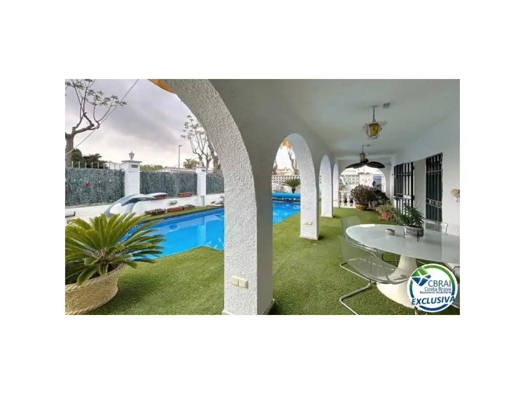 Casa en venta en Carrer Montgrí, imagen 2