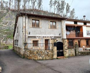 Vista exterior de Casa adosada en venda en Cabezón de la Sal