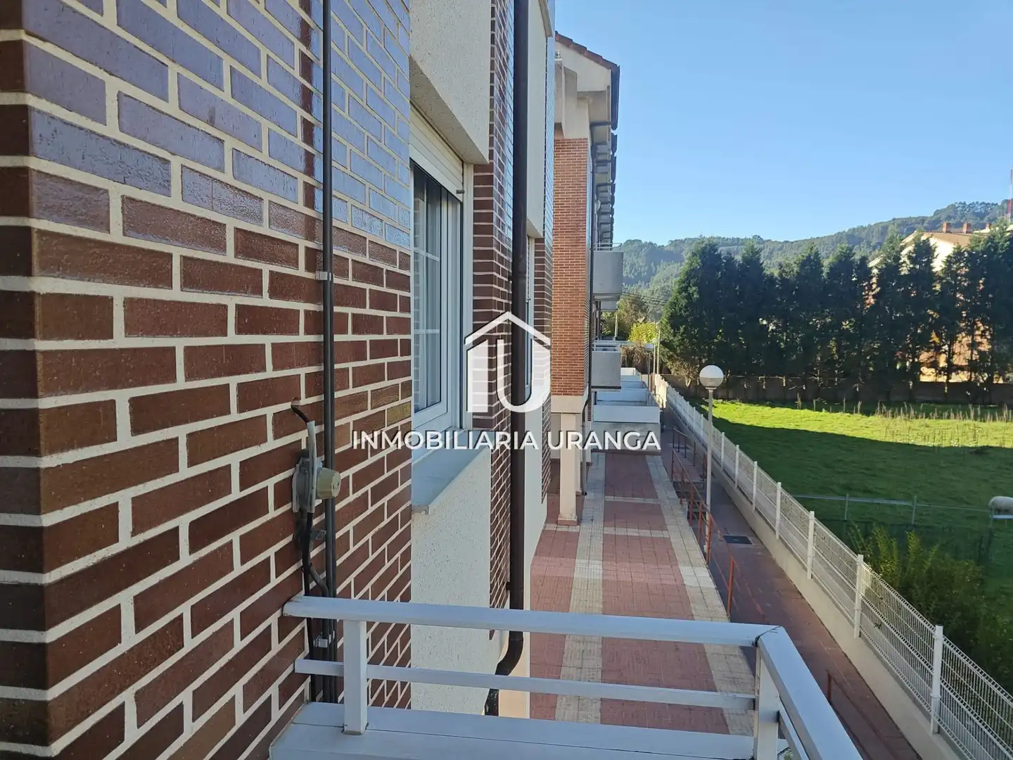 Vista exterior de Pis en venda en Castro-Urdiales amb Calefacció i Moblat