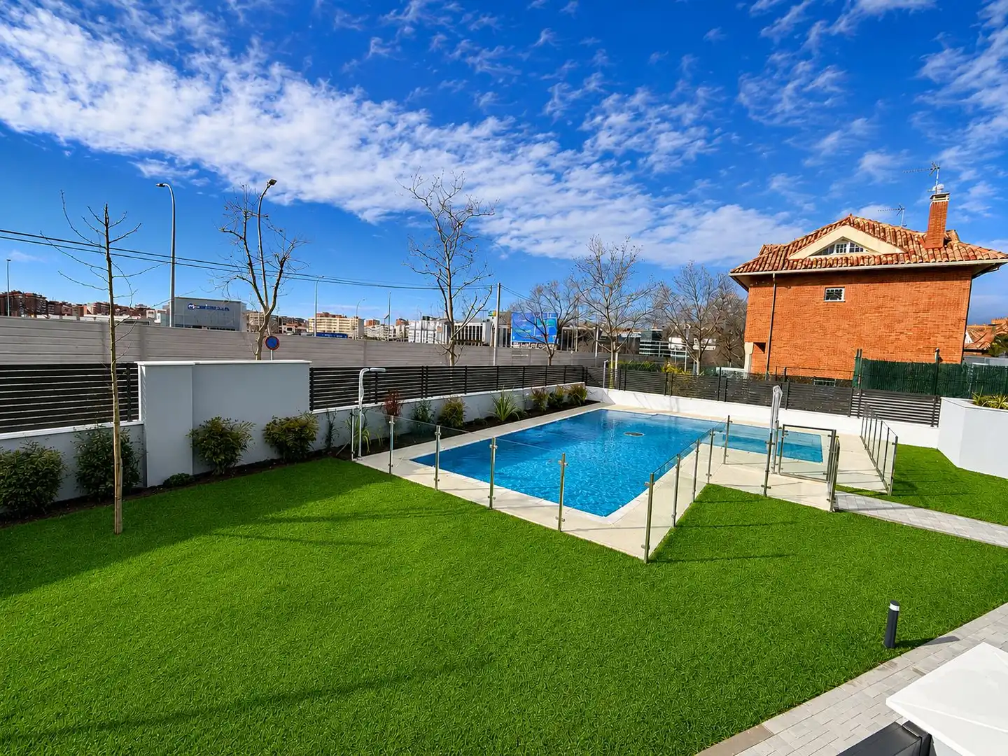 Piscina de Casa adosada de alquiler en Madrid con Aire acondicionado, Calefacción y Parquet