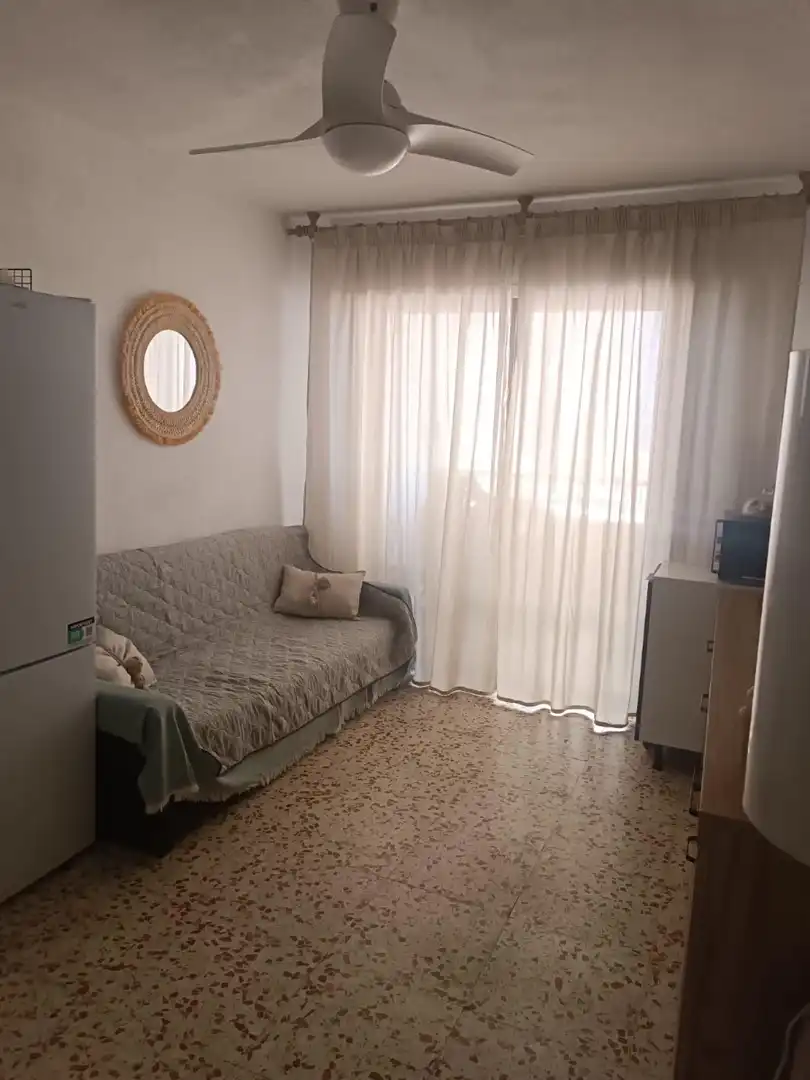 Sala d'estar de Pis de lloguer en Torrevieja amb Aire condicionat, Calefacció i Terrassa