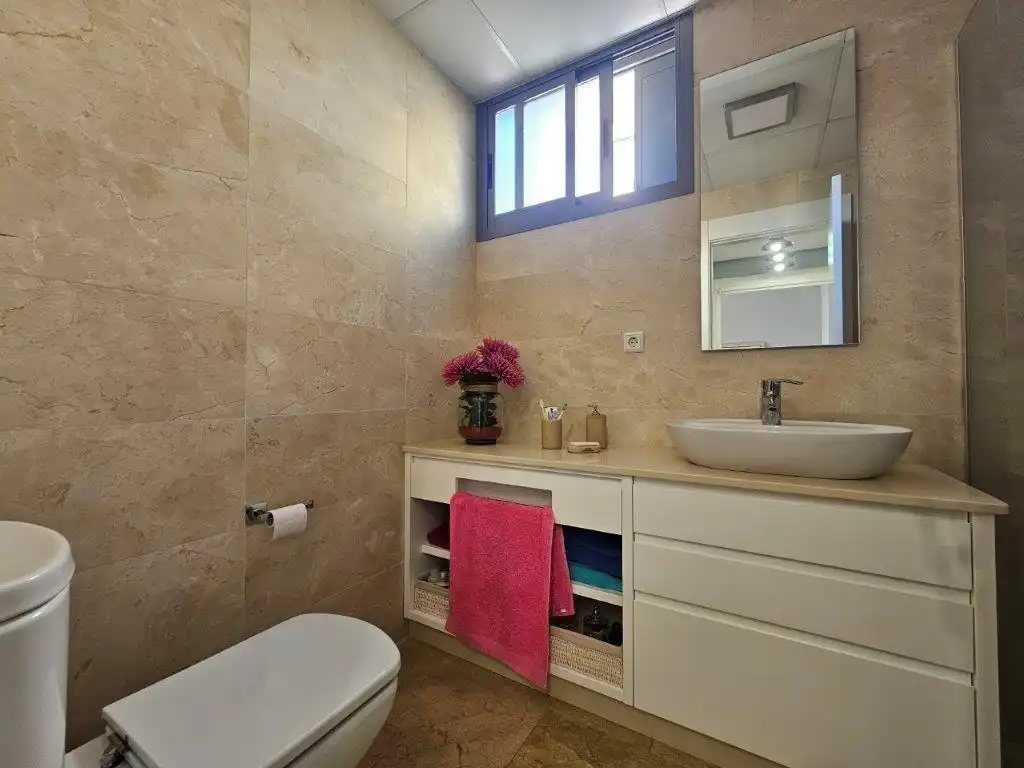 Baño de Apartamento en venta en Dénia con Aire acondicionado, Terraza y Trastero