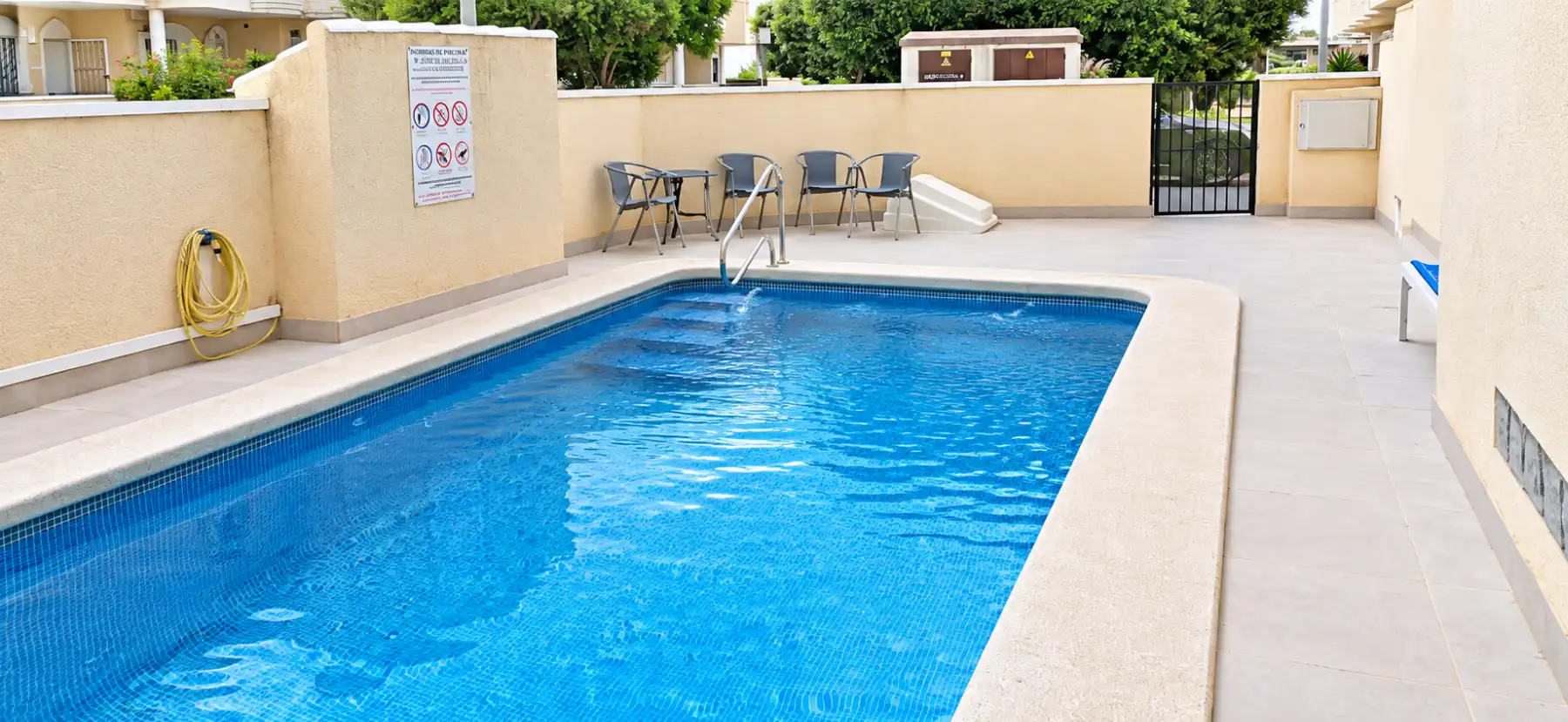 Maison mitoyenne avec piscine à vendre à Almoradí