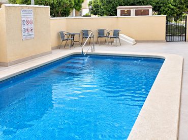 Adossat amb piscina en venda a Almoradí
