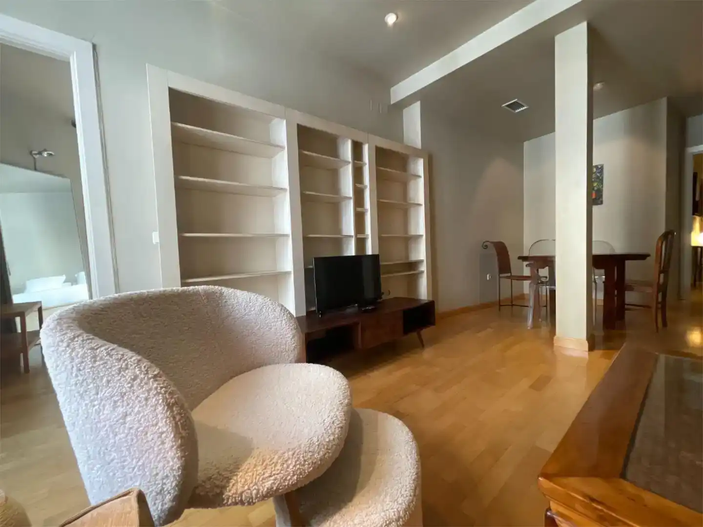 Wohnzimmer von Wohnungen zur Miete in  Madrid Capital mit Klimaanlage und Balkon