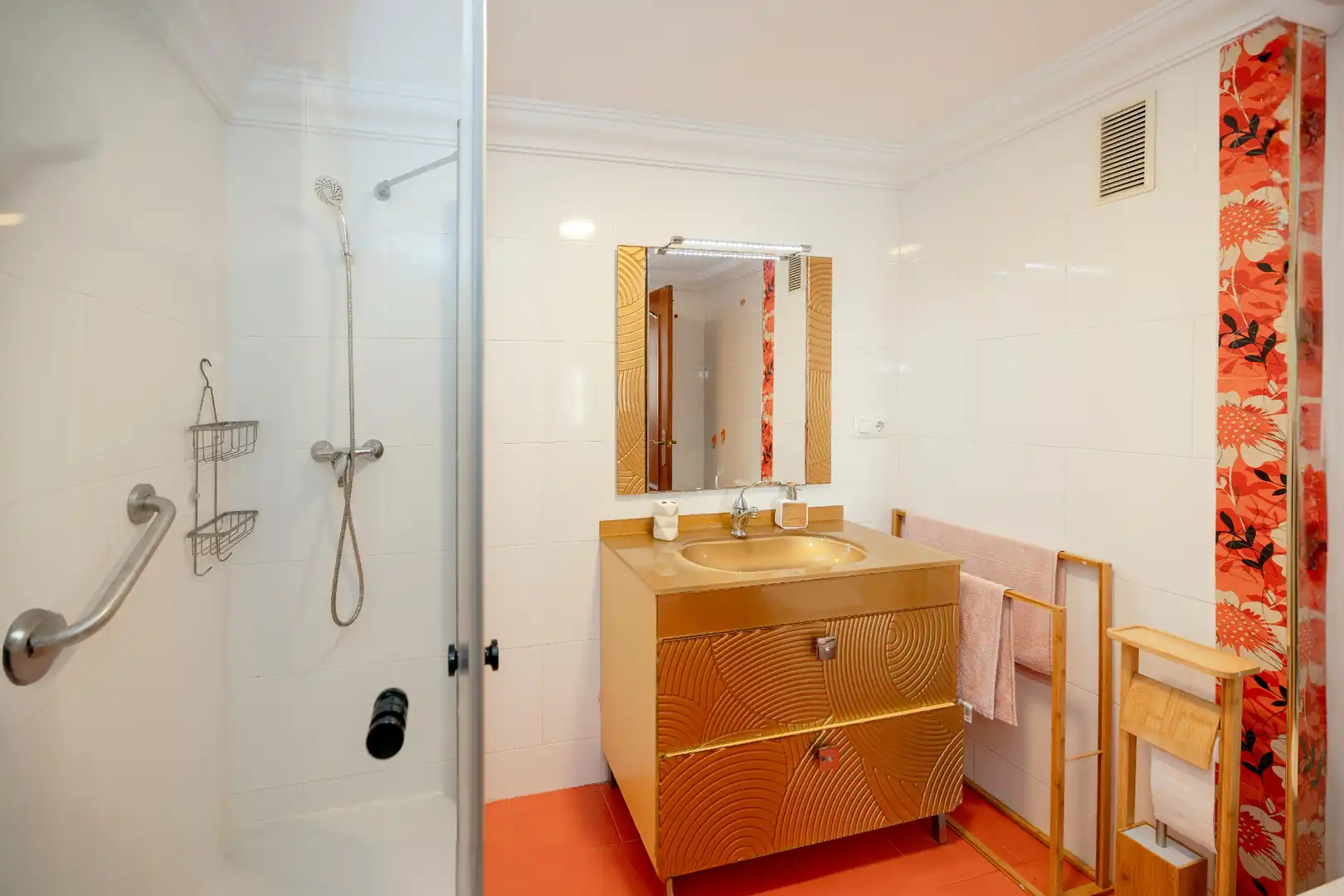 Baño de Piso en venta en Málaga con Aire acondicionado, Calefacción y Terraza
