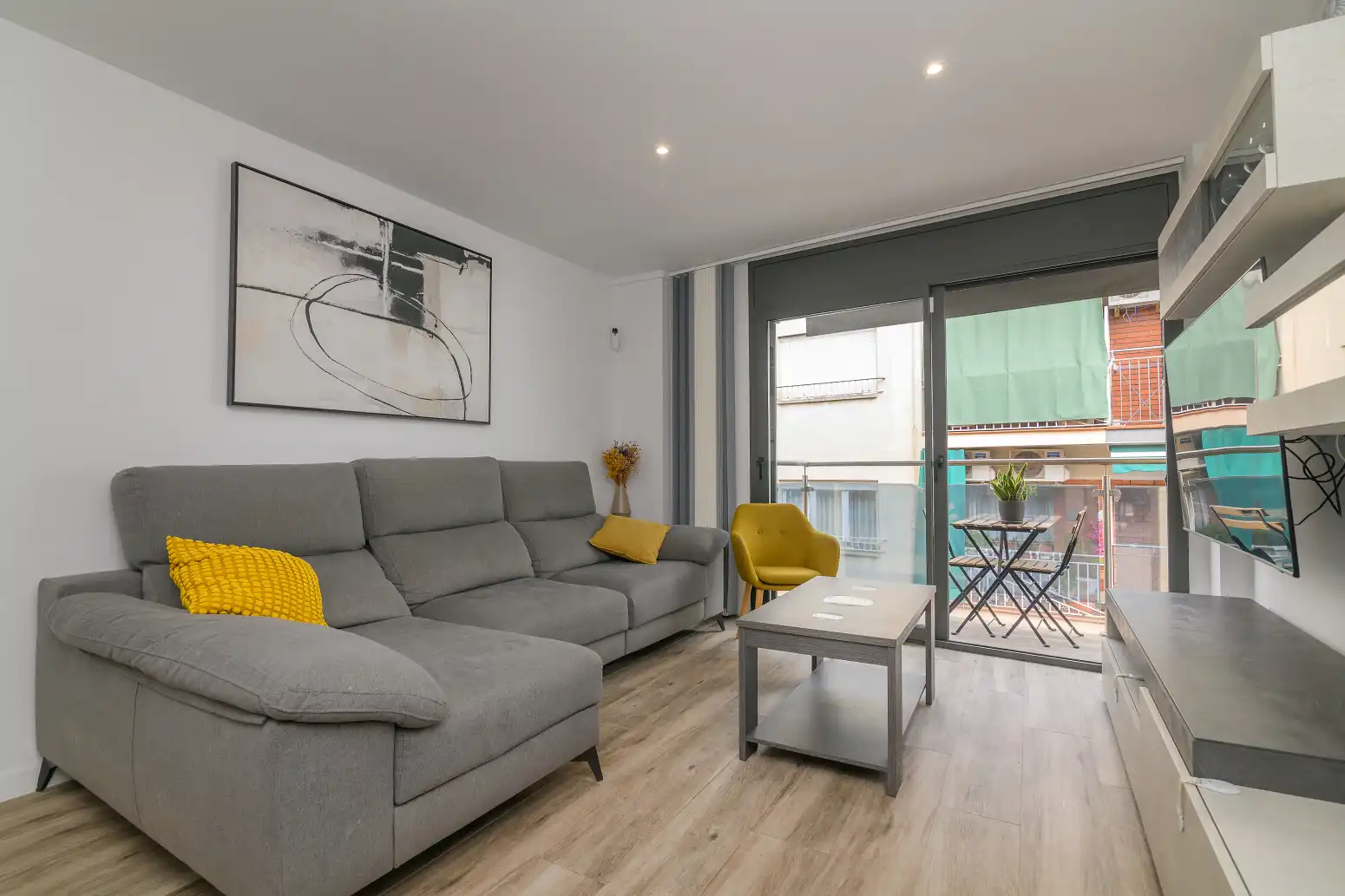 Sala d'estar de Pis en venda en Cornellà de Llobregat amb Aire condicionat, Calefacció i Terrassa