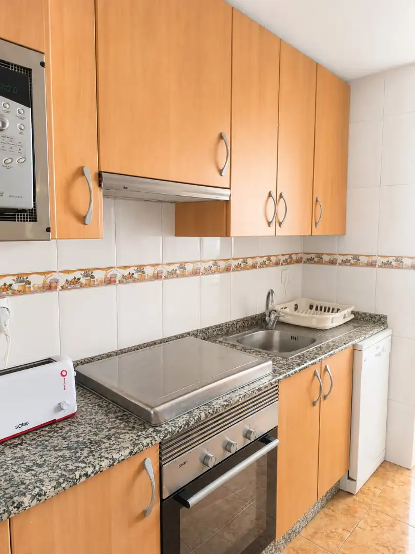 Cuina de Apartament de lloguer en Águilas amb Moblat, Forn i Rentadora