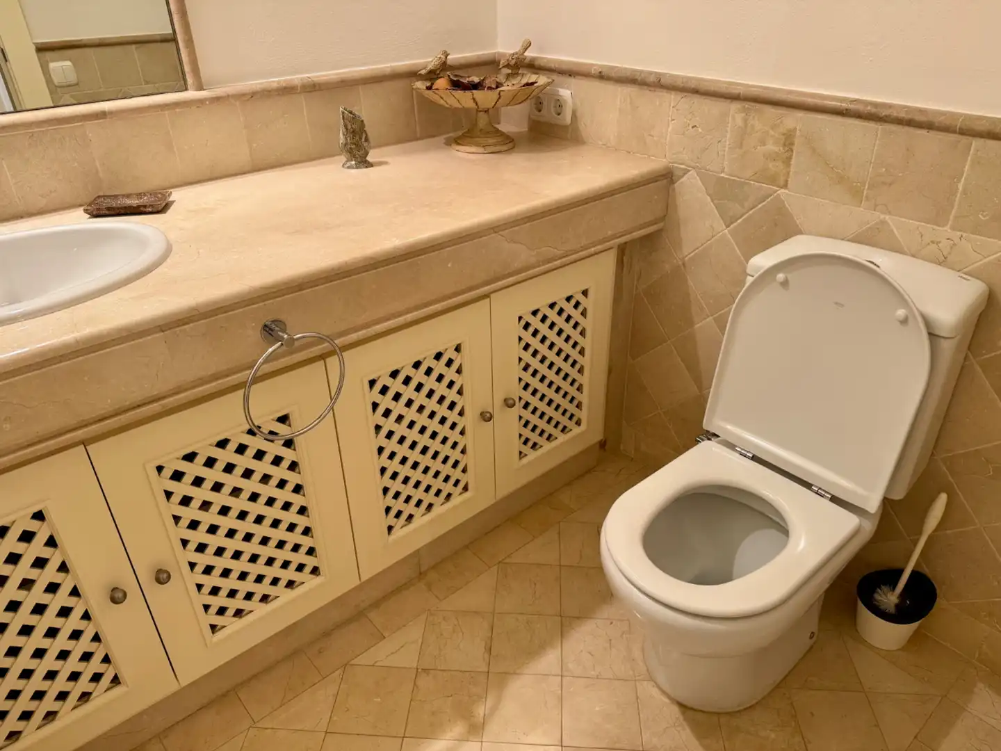 Bathroom of Flat for sale in Sotogrande  with Air Conditioner, Heating and Private garden