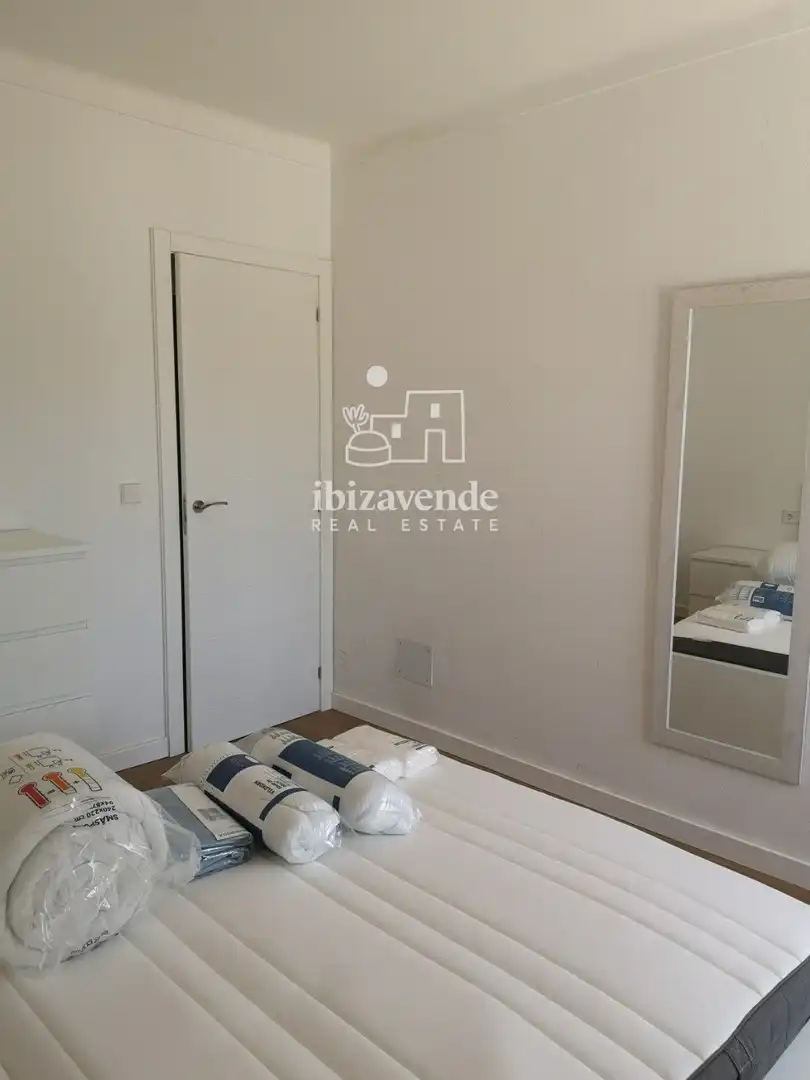 Dormitori de Pis de lloguer en Eivissa amb Aire condicionat, Calefacció i Terrassa
