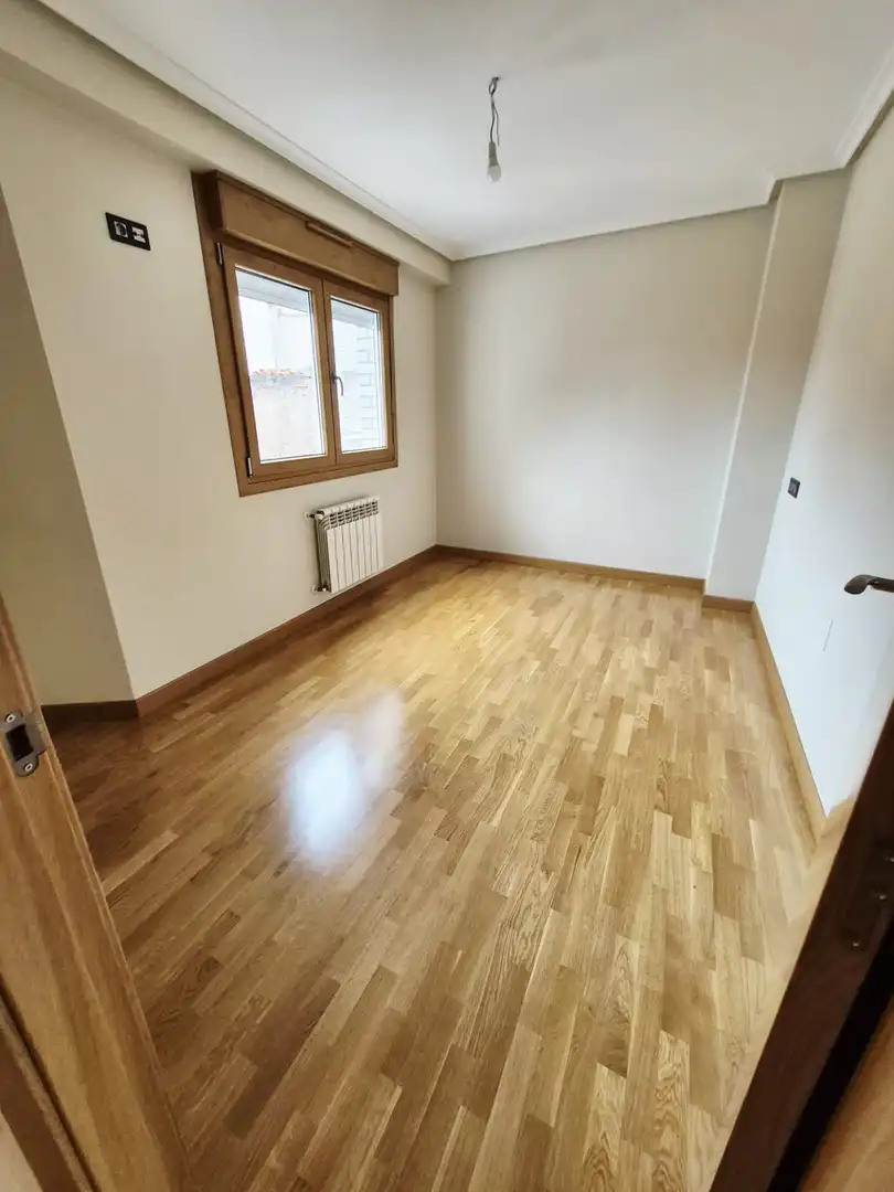 Dormitori de Pis en venda en Avilés amb Calefacció i Traster
