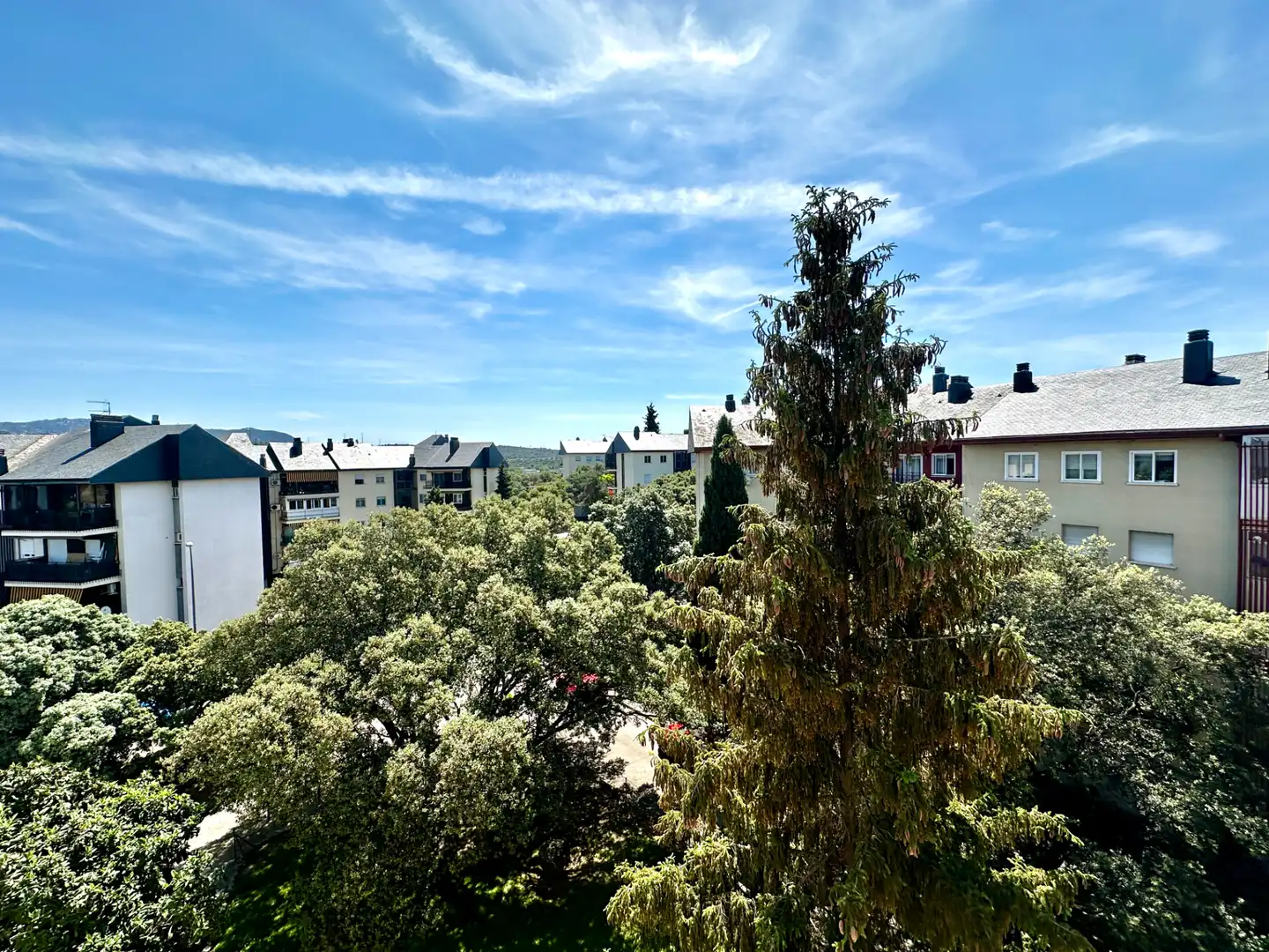 Außenansicht von Wohnung zum Verkauf in Collado Villalba mit Klimaanlage, Heizung und Parkett