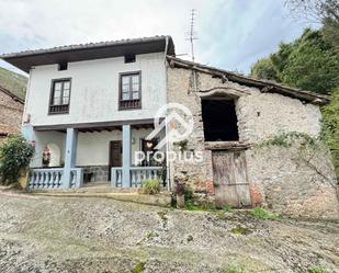 Exterior view of Single-family semi-detached for sale in Llanes  with Terrace and Balcony