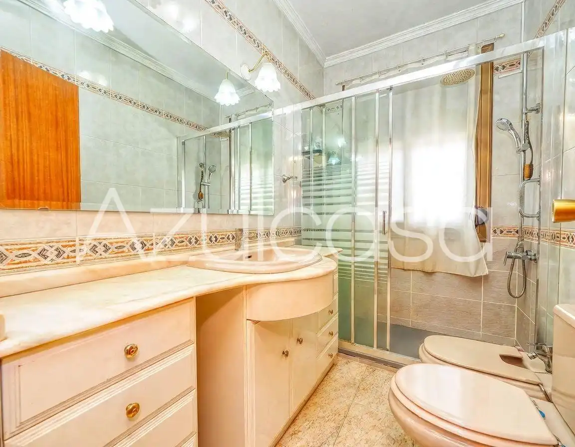 Bany de Casa o xalet en venda en Busot amb Aire condicionat, Traster i Piscina