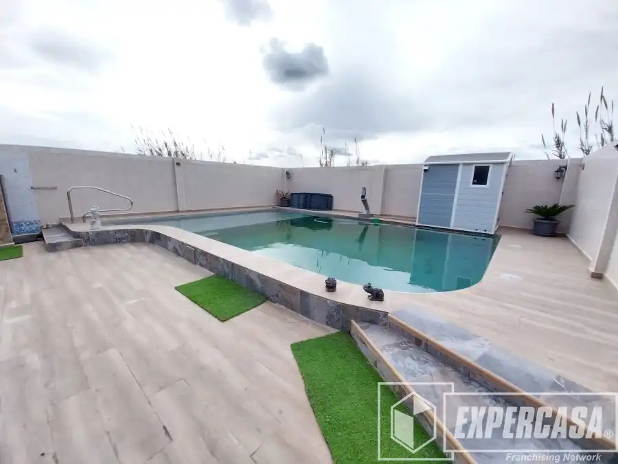 Swimming pool of Houses for sale in Torrent  with Air Conditioner, Heating and Terrace