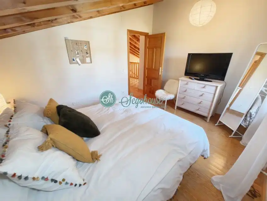 Habitación de Casa o chalet en venta en Palazuelos de Eresma con Calefacción, Terraza y Amueblado