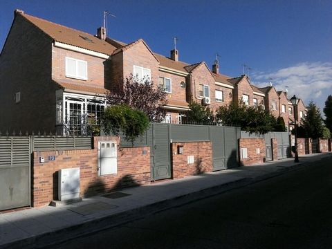 Exterior view of Single-family semi-detached for sale in Arroyomolinos (Madrid)