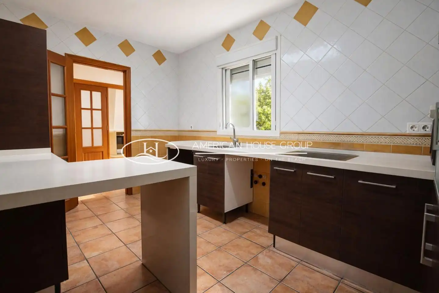 Cuina de Casa o xalet en venda en Chiclana de la Frontera amb Jardí privat i Moblat