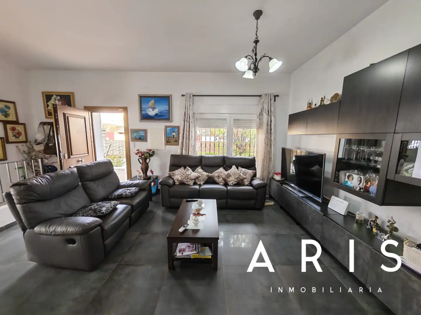 Sala de estar de Casa adosada en venta en Alhaurín de la Torre con Aire acondicionado y Piscina