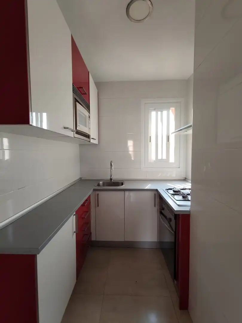Cuina de Pis en venda en Tarragona amb Parquet i Microones
