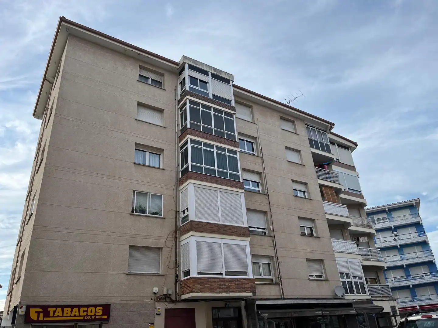 Vista exterior de Piso en venta en Colindres con Calefacción, Terraza y Amueblado