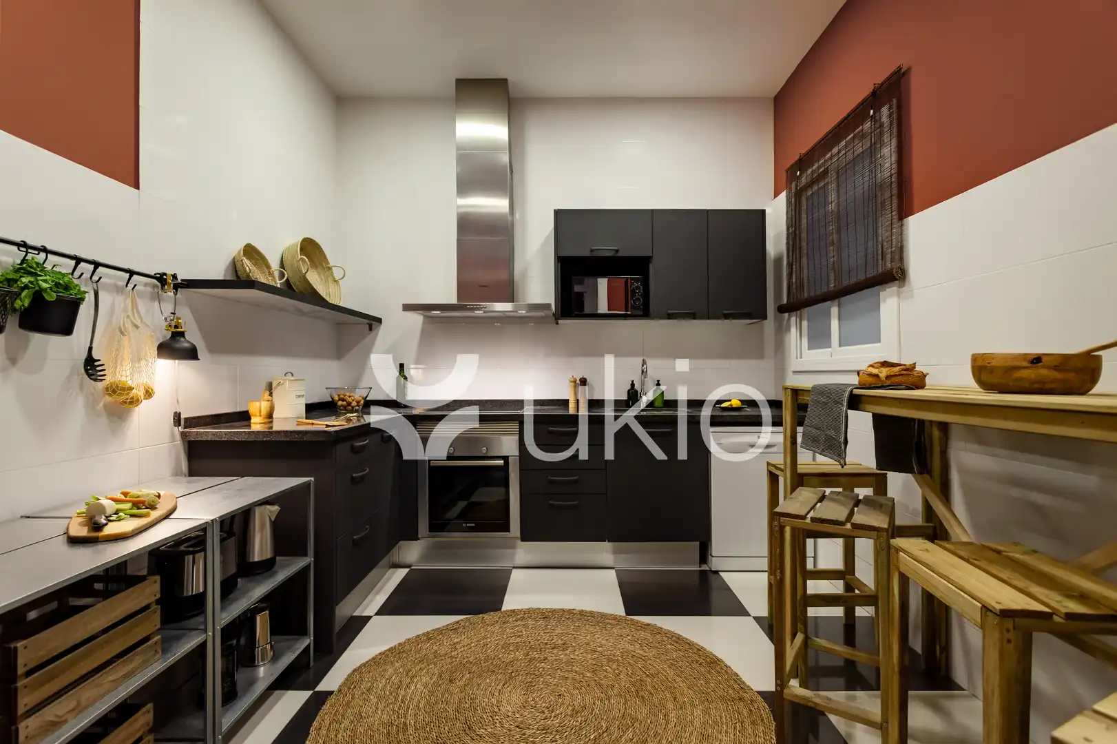 Cuina de Apartament de lloguer en Barcelona amb Terrassa, Moblat i Forn
