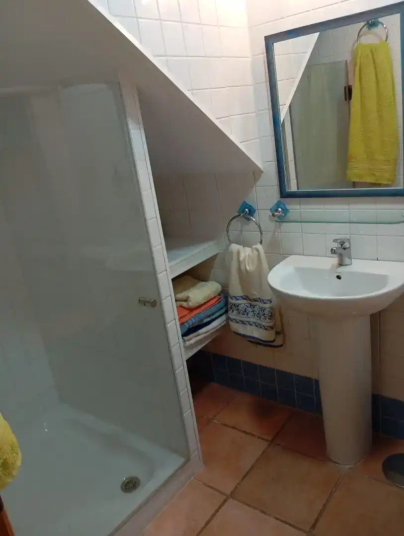 Bany de Casa adosada de lloguer en Rota amb Aire condicionat, Jardí privat i Traster