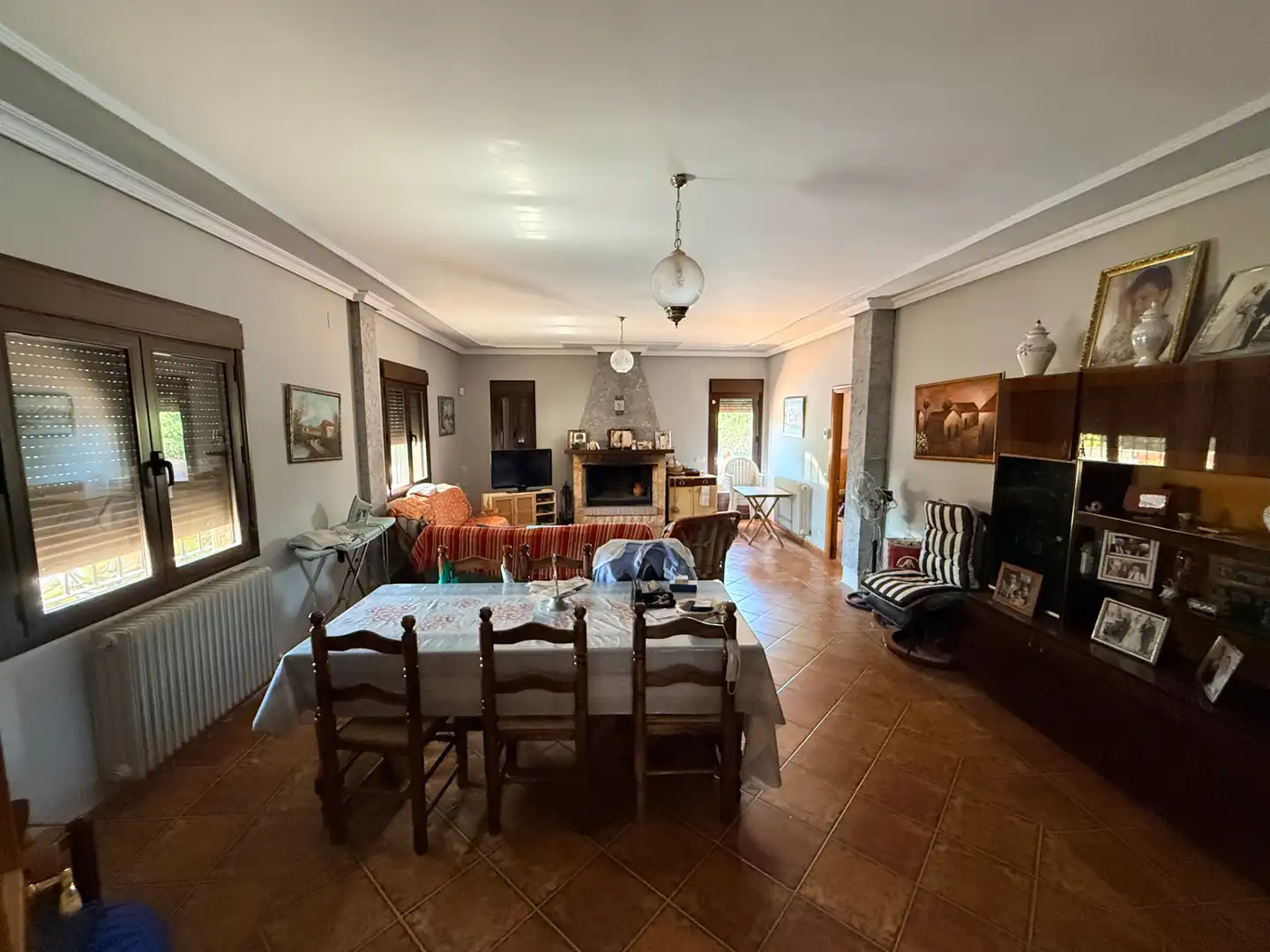 Sala d'estar de Finca rústica en venda en Tomelloso amb Jardí privat, Piscina i Moblat