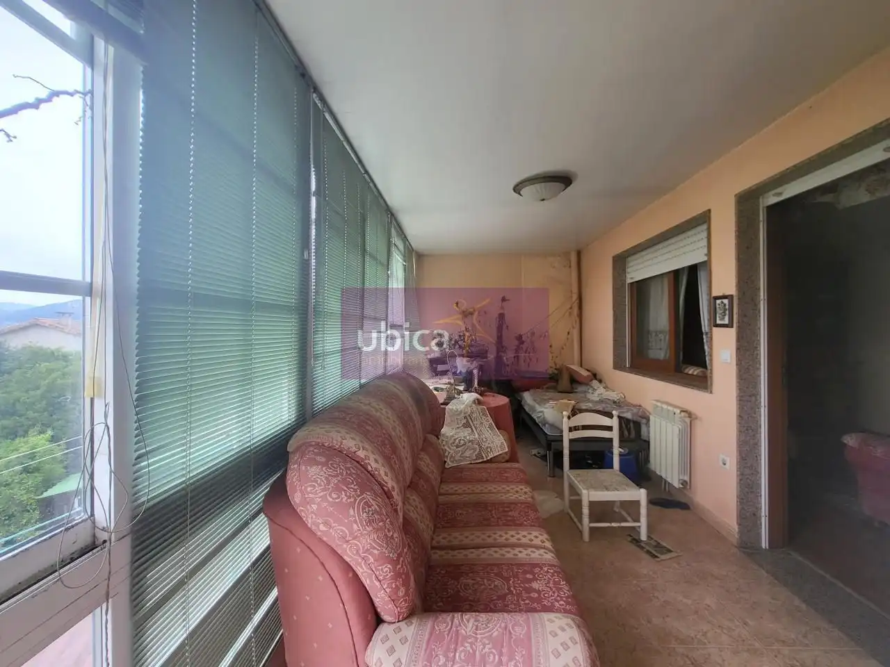 Sala d'estar de Casa o xalet en venda en Redondela amb Calefacció, Jardí privat i Terrassa