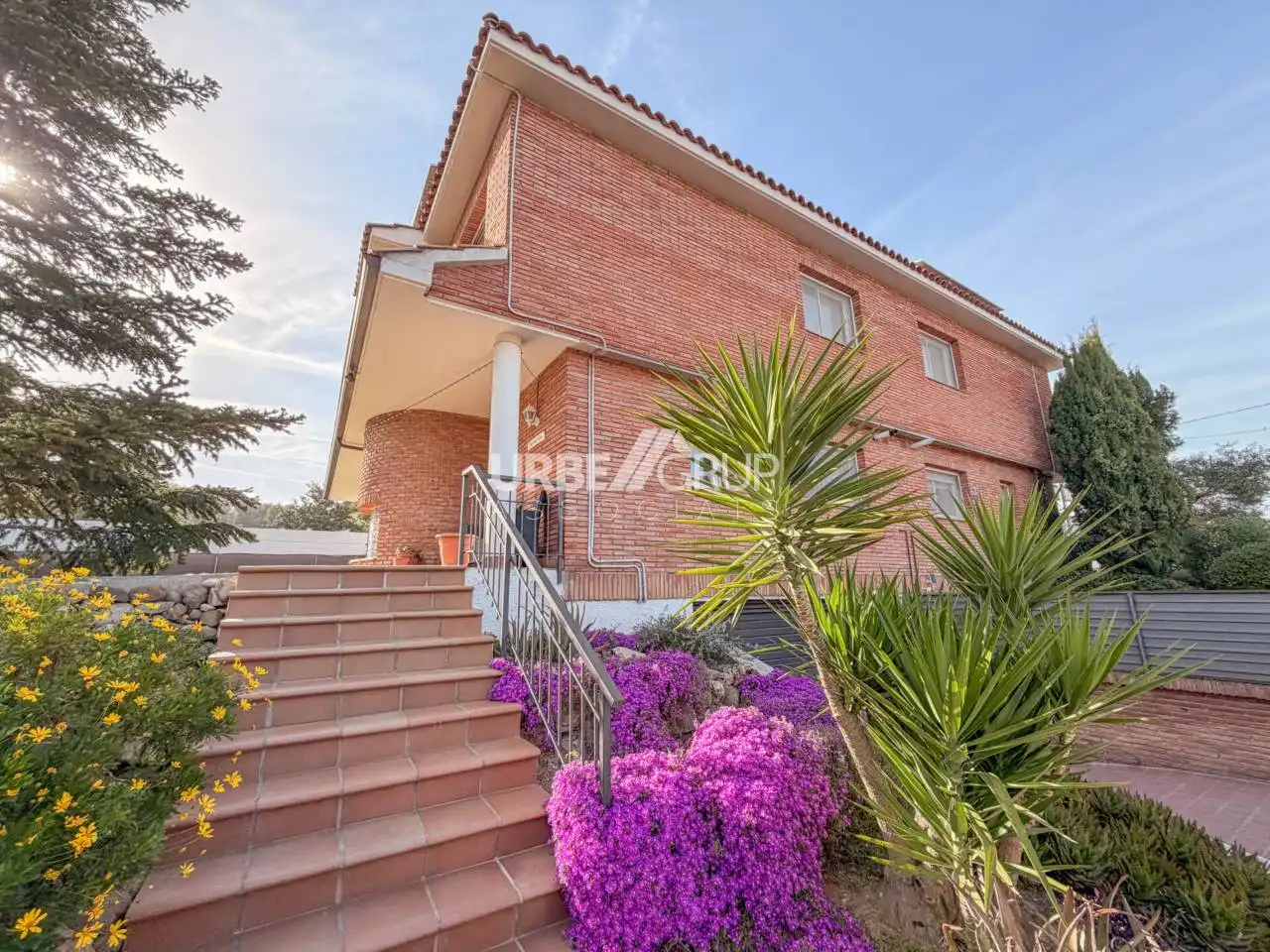 Vista exterior de Casa adosada en venda en Terrassa amb Calefacció, Jardí privat i Terrassa