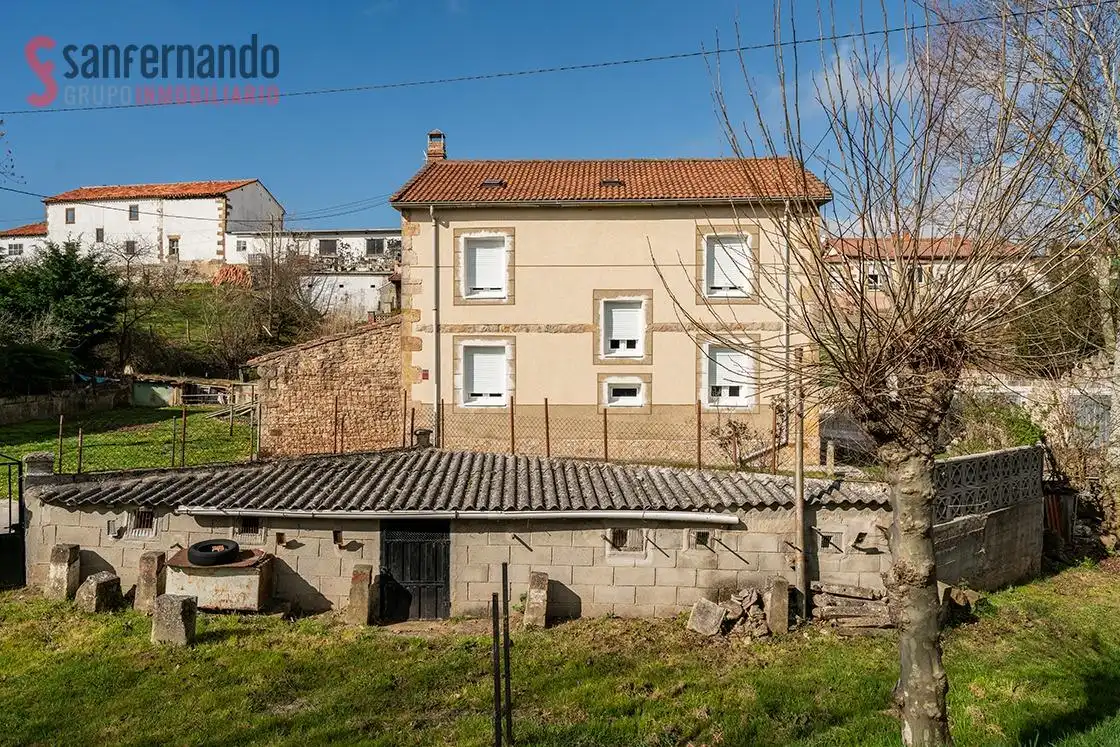 Vista exterior de Casa o xalet en venda en Campoo de Enmedio amb Calefacció, Jardí privat i Terrassa