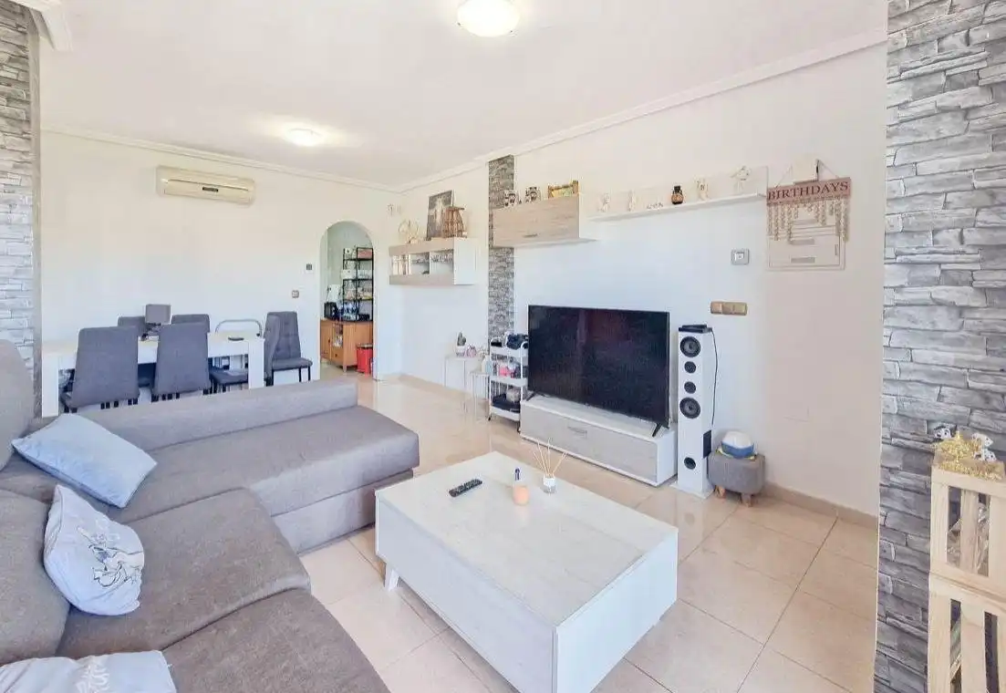 Sala d'estar de Apartament en venda en Orihuela amb Aire condicionat, Jardí privat i Piscina