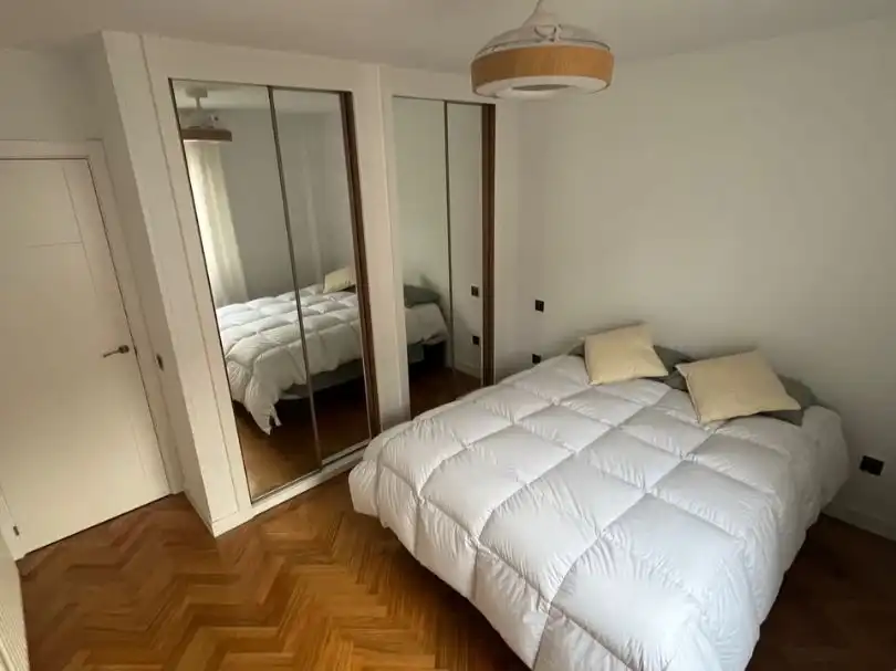 Bedroom of Flat for sale in  Madrid Capital  with Balcony