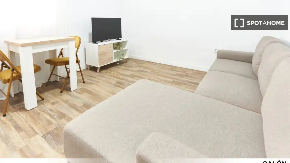 Living room of Flat for share in Sevilla  with Air Conditioner, Heating and Furnished