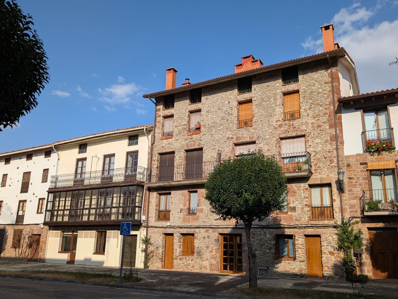 Vista exterior de Pis en venda en Ezcaray amb Calefacció, Traster i Moblat