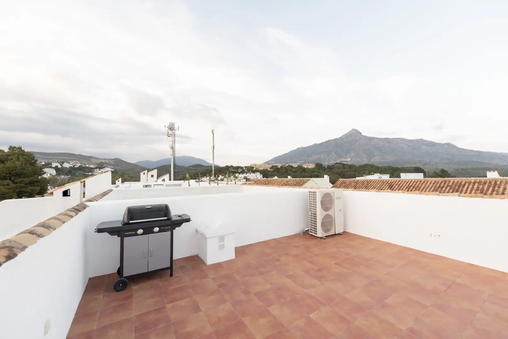 Terrassa de Casa adosada en venda en Marbella amb Terrassa, Piscina i Piscina comunitària