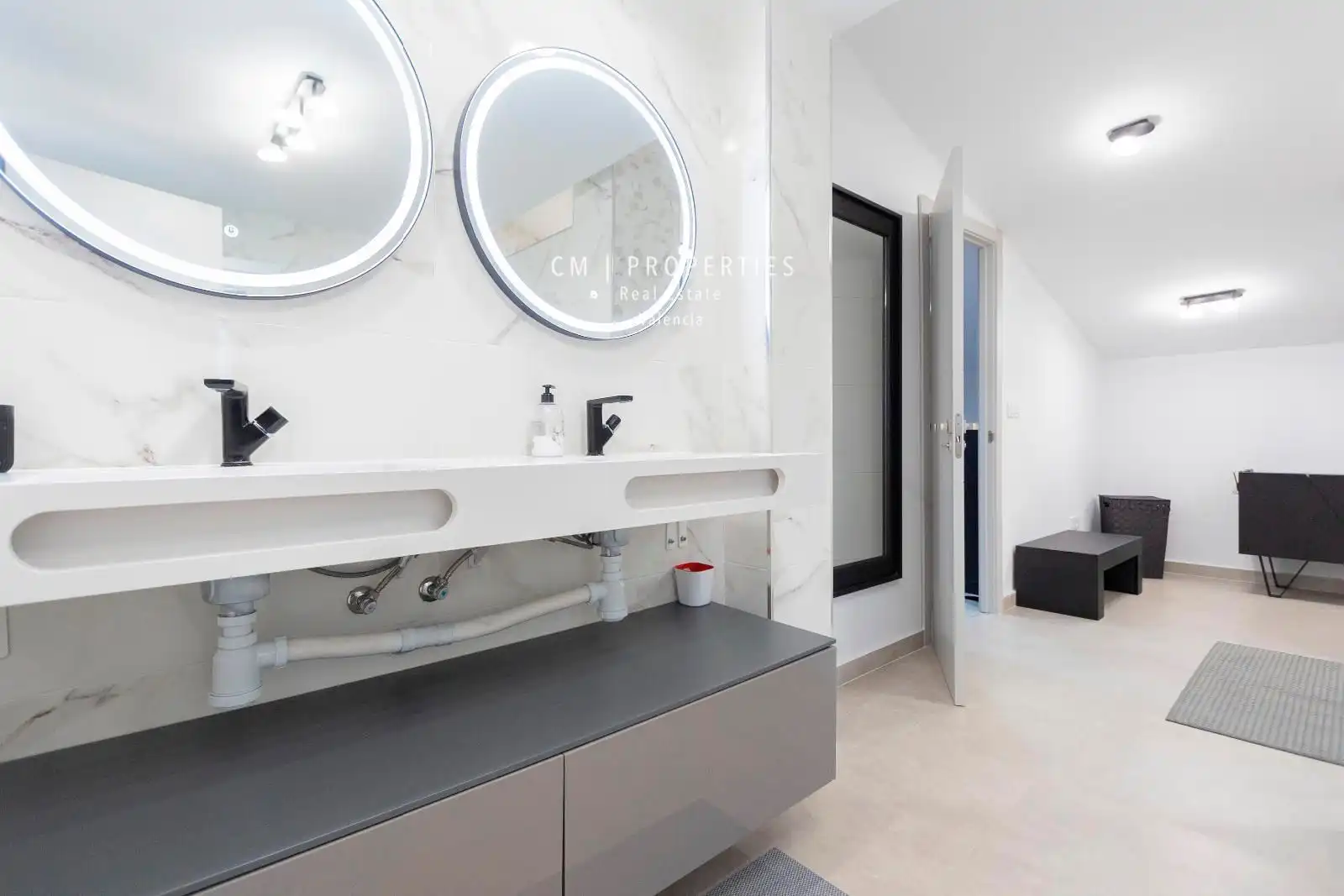 Baño de Casa o chalet en venta en Paterna con Aire acondicionado, Calefacción y Piscina