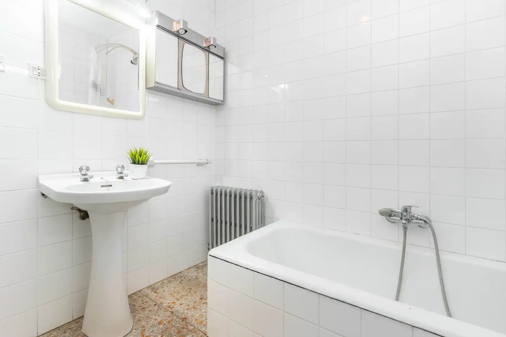 Bany de Casa o xalet en venda en Lena amb Calefacció, Terrassa i Traster